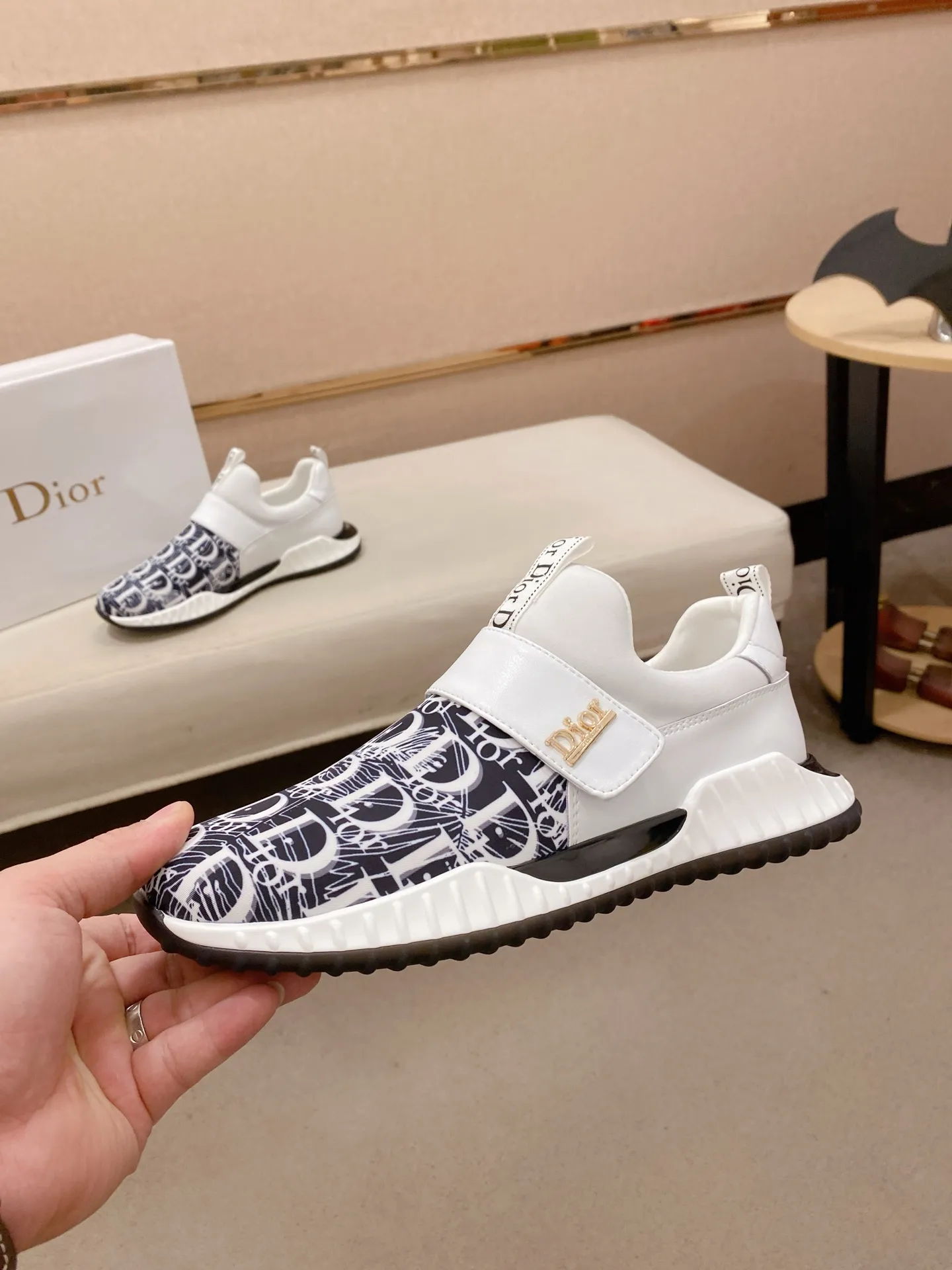 Factory price: 440💰[Dior·Dior] New casual sports style men's shoes, new spring and summer design, perfect workmanship, lace-up lazy style to create wardrobe quality, upper: imported cowhide, sheepskin lining is soft and comfortable, ultra-light TPU wear-resistant outsole, simple, versatile fashion men's shoes, excellent color code number 38--44. (Can be customized for 45 non-refundable)